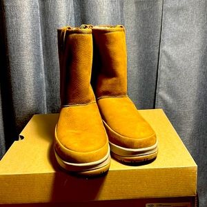 UGG Classic Weather Short